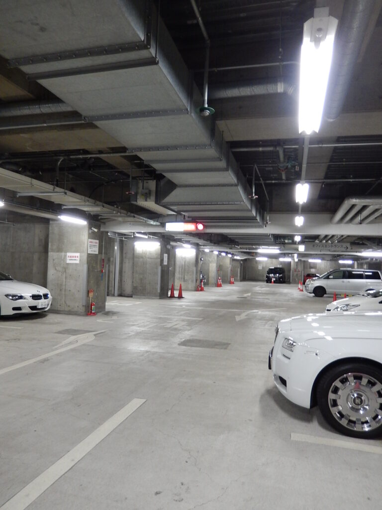 地下駐車場の画像